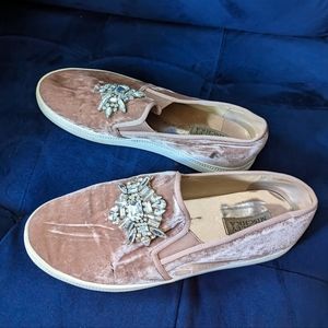 Badgley Mischka Barre Velvet Ornament Slip On Loafer Sneakers Blush